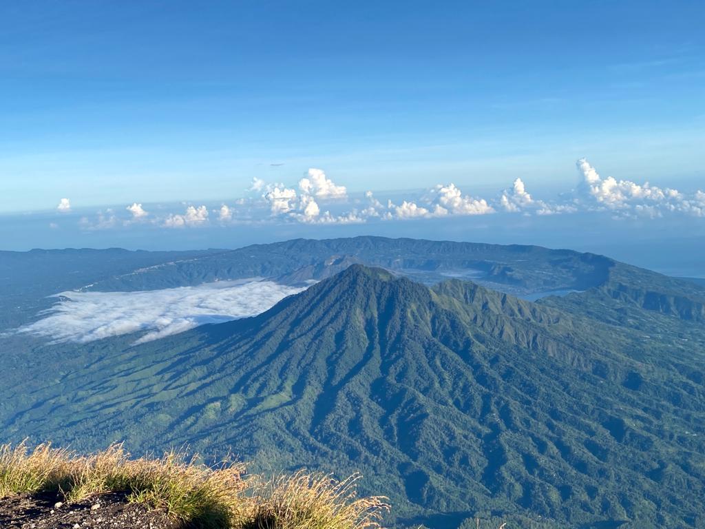 Gunung Batur dan Gunung Abang Indonesia A-Z