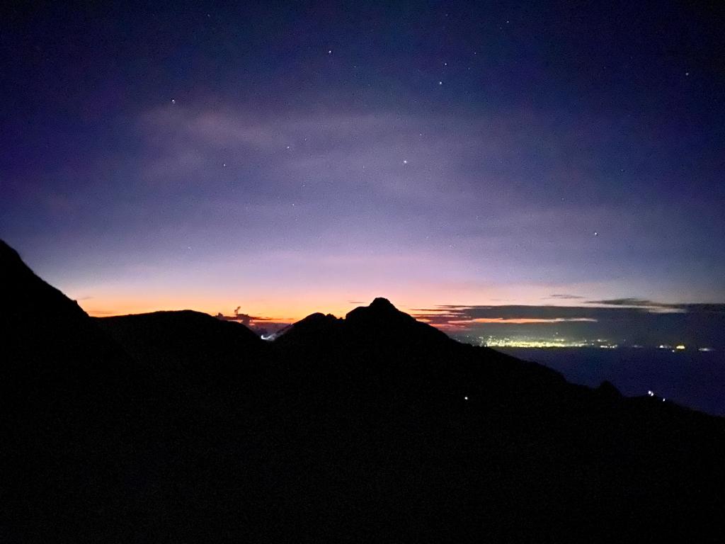 Puncak sejati Gunung Agung dari puncak 1