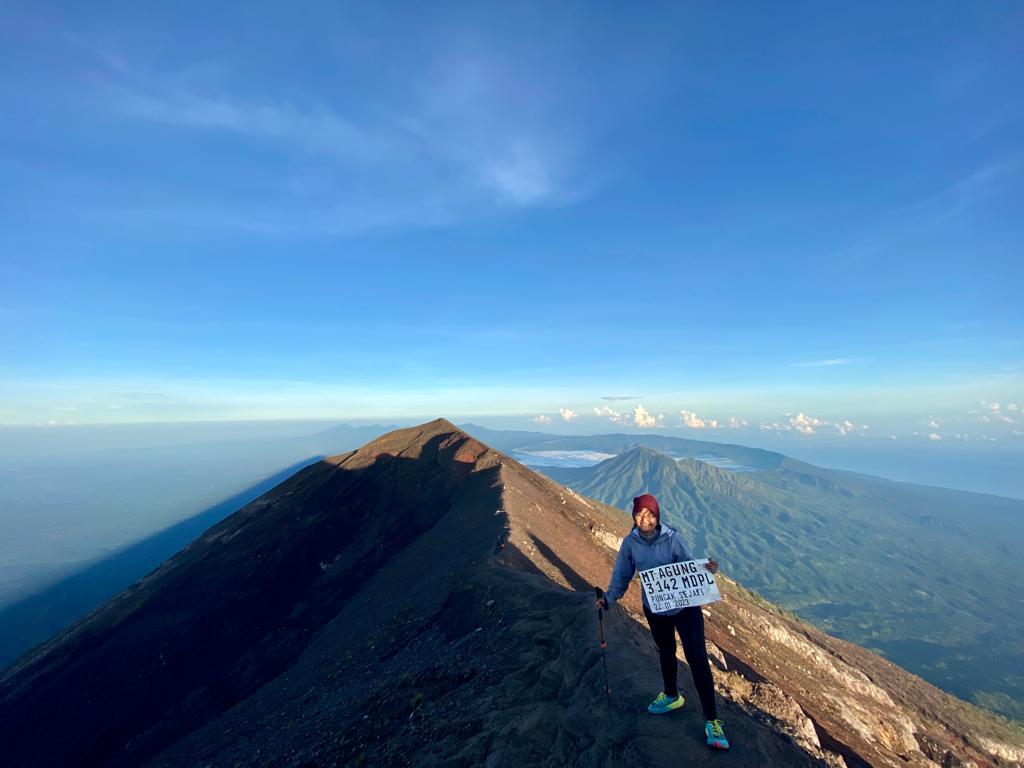 Jalur naga punggungan Gunung Agung Indonesia A-Z
