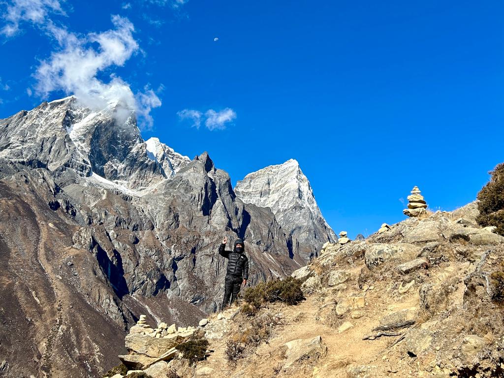 Pemandangan aklimatisasi di Dingboche Indonesia A-Z