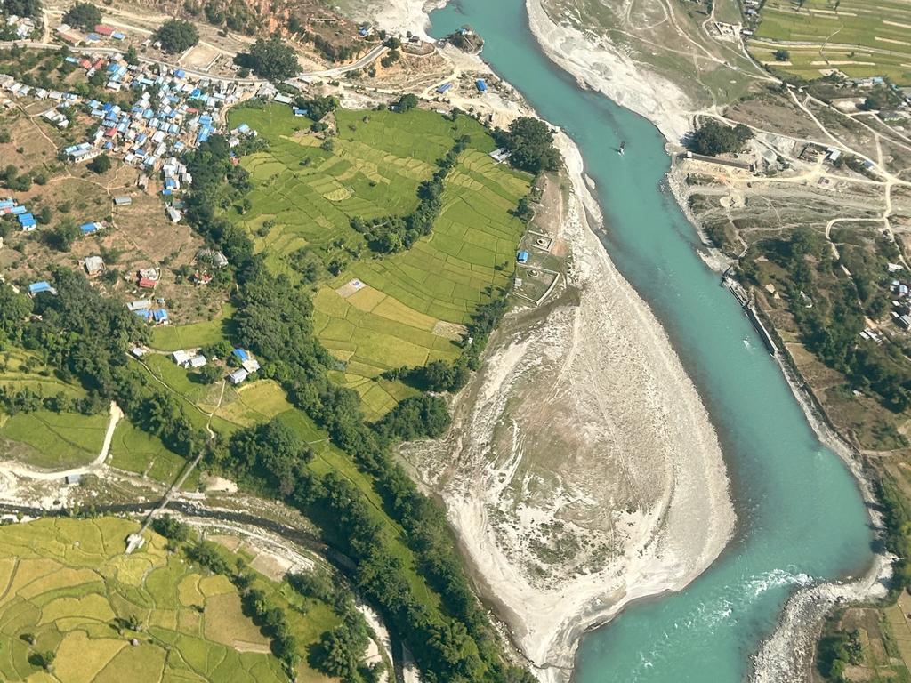 Pemandangan ke Lukla dari sebelah kiri
