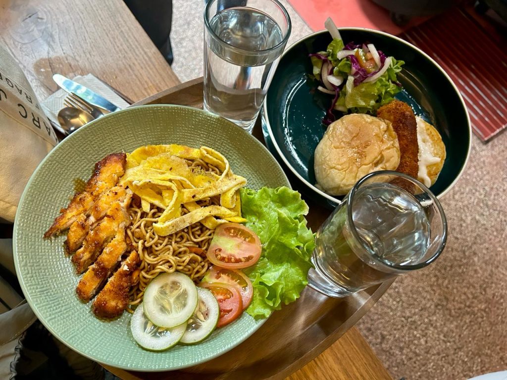 Mie Pitu dan Kroket Opor