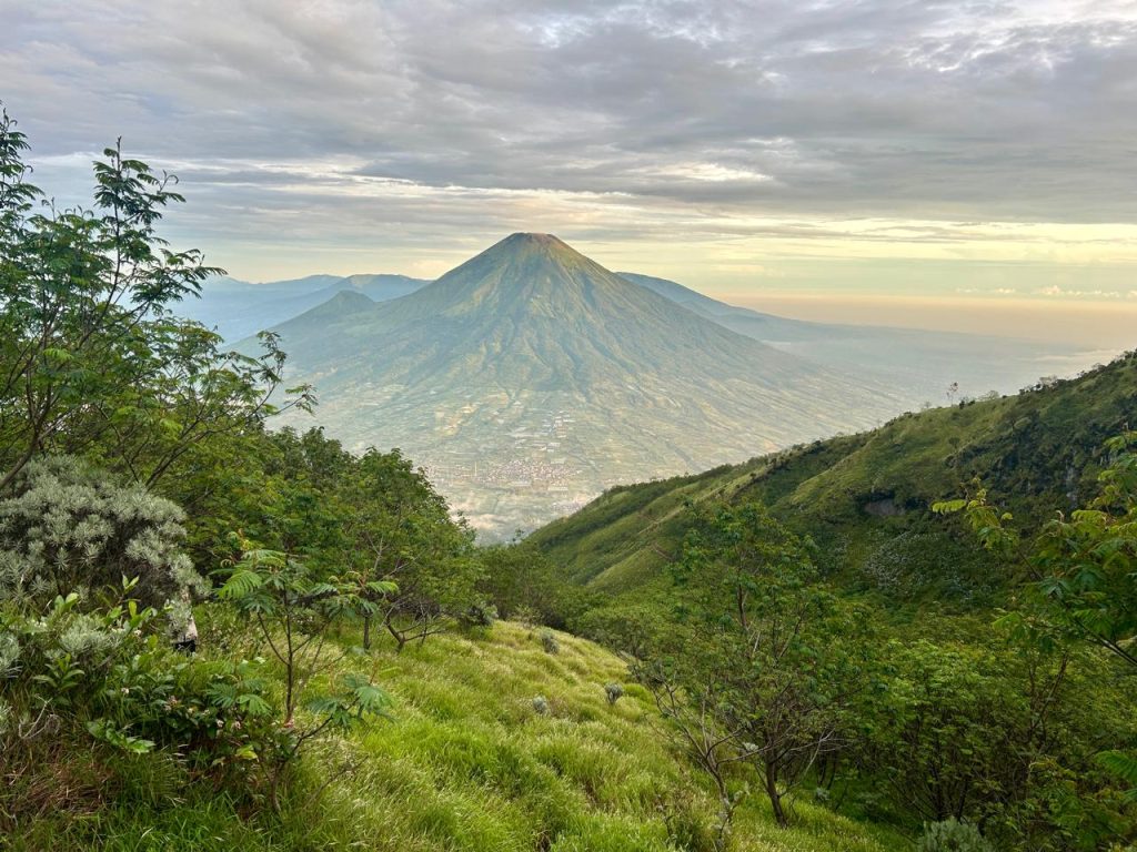 Jalur pendakian Indonesia A-Z