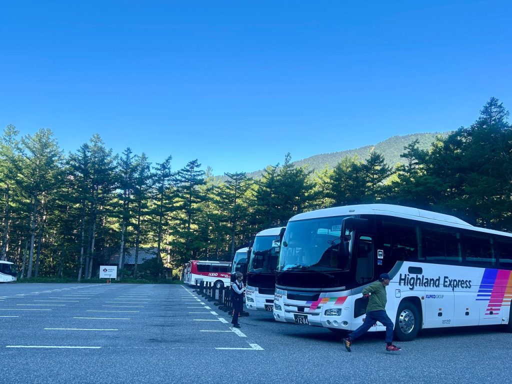 Alpico Bus Matsumoto-Kamikochi Indonesia A-Z