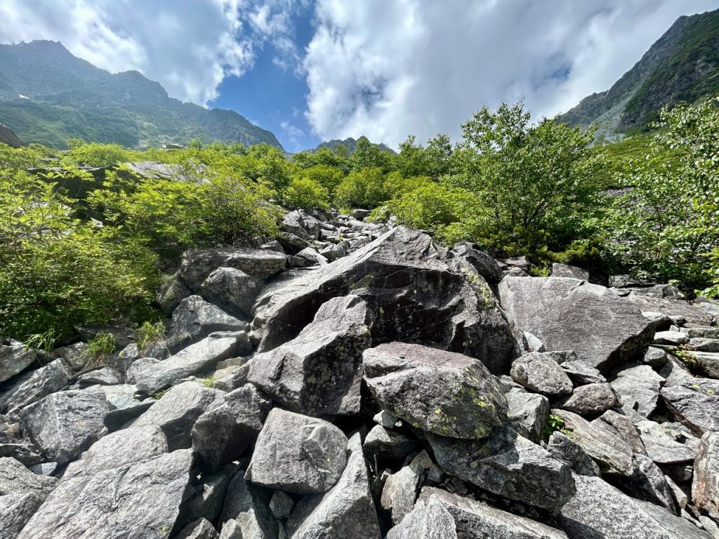 Percabangan jalur Karasawa Cirque Indonesia A-Z