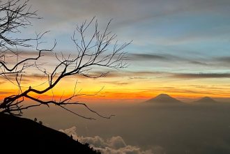 Sunset di Pendakian Merbabu via Wekas Indonesia A-Z