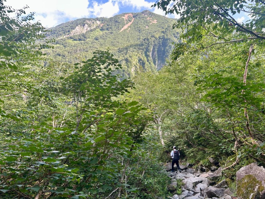 Trek batu ke arah Karasawa Indonesia A-Z