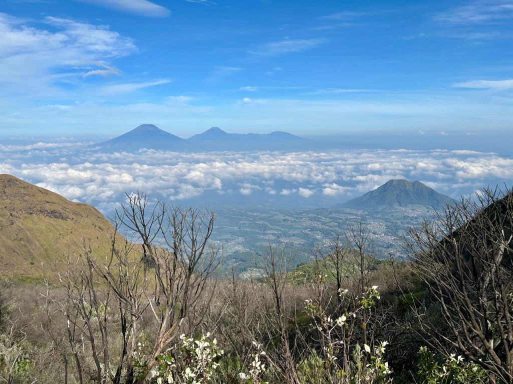 Trek dari Pos 2 ke Pos 3 Indonesia A-Z