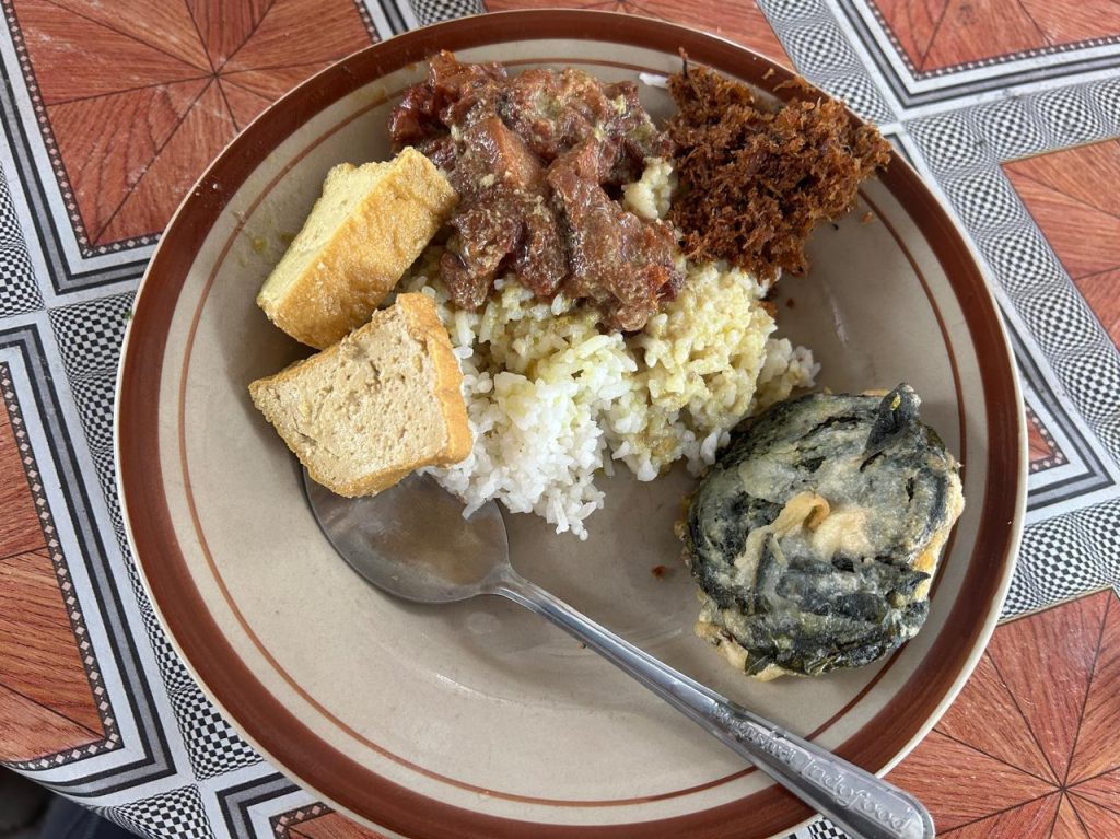 Tumpang Koyor Mbah Sabar di Salatiga Indonesia A-Z