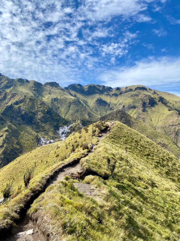 Jalur menuju puncak Merbabu dari Pos Pemancar Indonesia A-Z