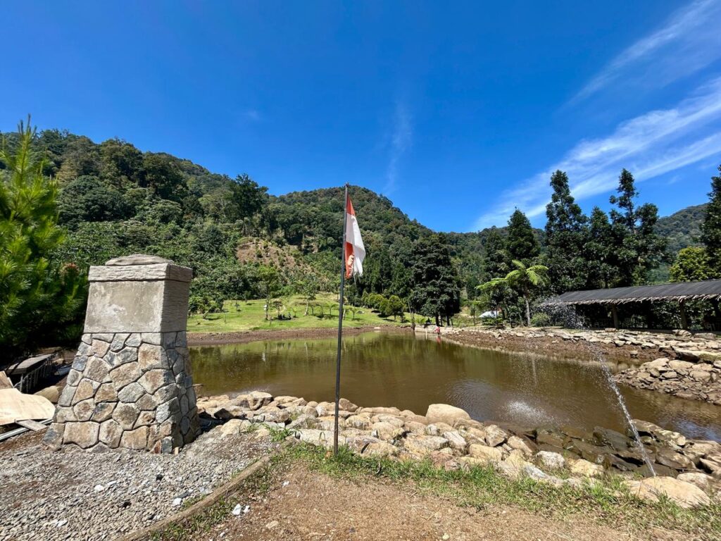 Badeur Lake Campsite Cisadon Indonesia A-Z