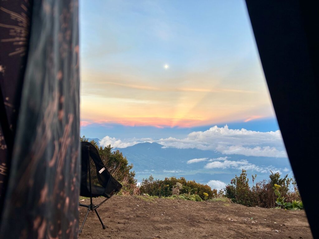 Camp area di shelter 3 Kerinci 3.306 MDPL Indonesia A-Z