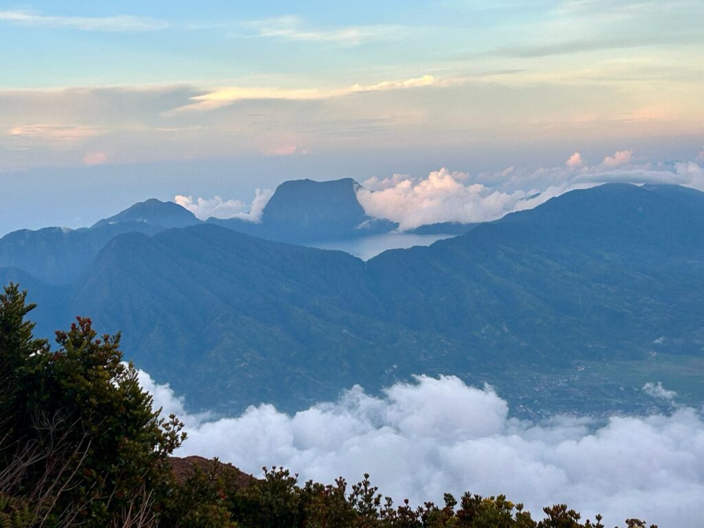 Danau Gunung Tujuh dari Kerinci Indonesia A-Z