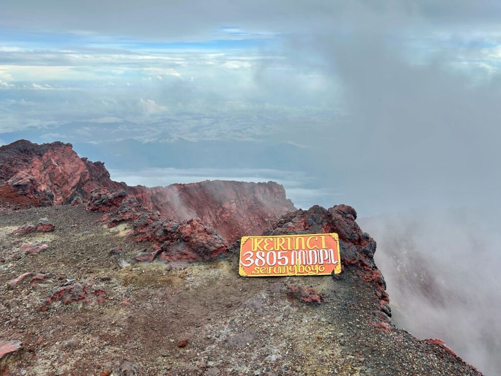 Puncak Kerinci 3.805 MDPL the highest volcano in Southeast Asia Indonesia A-Z