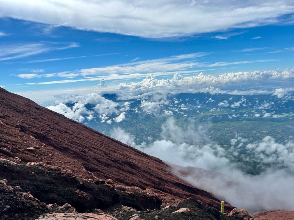 Kemiringan menuju Puncak Kerinci Indonesia A-Z