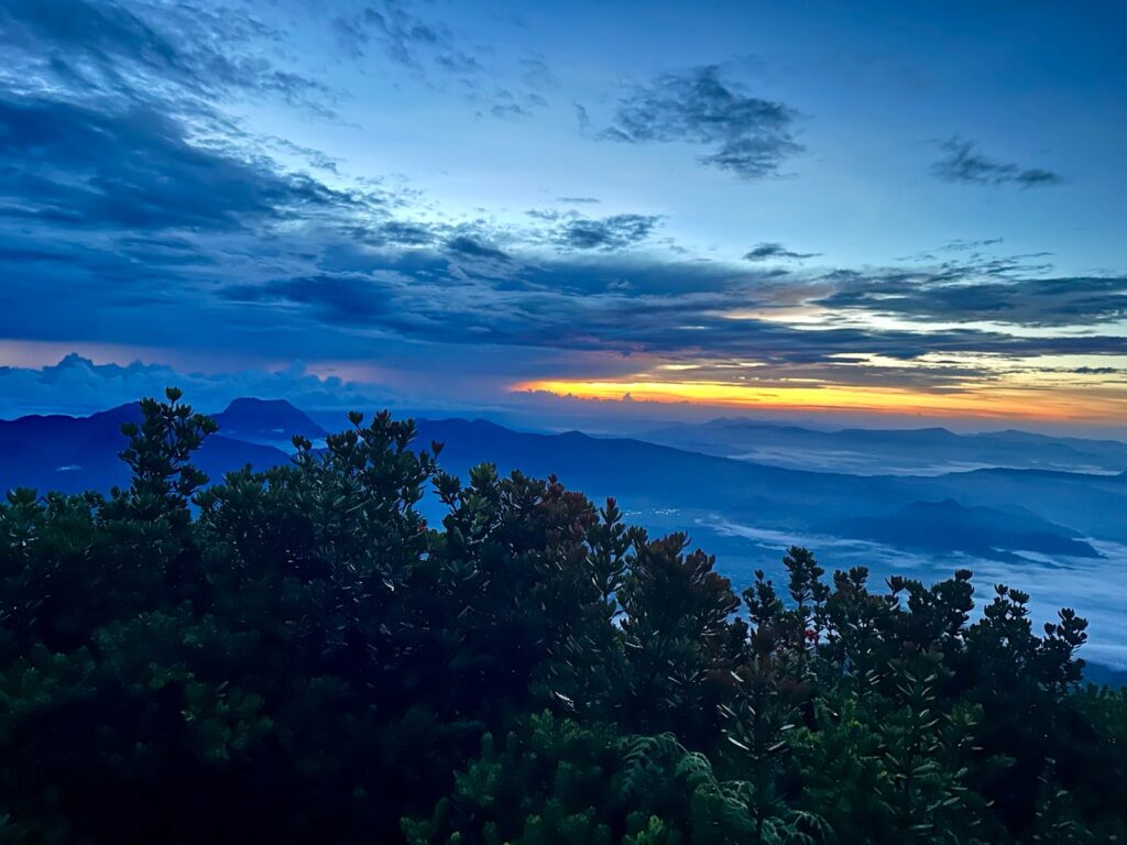 Sunrise di Shelter 3 Kerinci Indonesia A-Z
