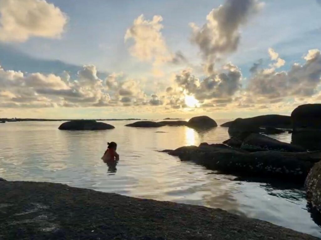 Sunset di Tanjung Tinggi Indonesia A-Z